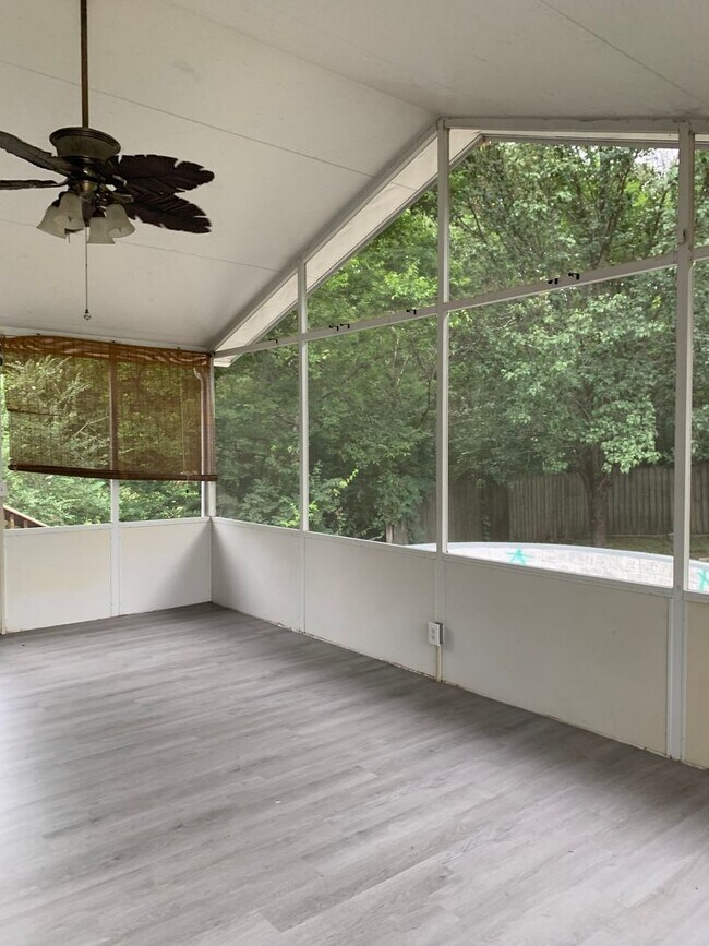 Building Photo - Mount Juliet three bedroom two bath in the...