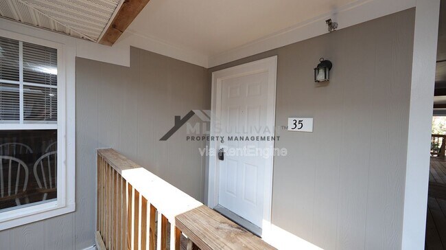 Building Photo - 929 Morreene Rd