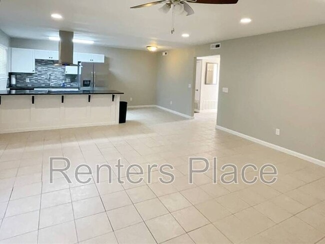 Building Photo - 1001 SW 101st St