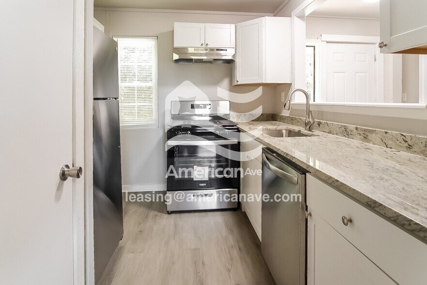 Building Photo - 2456 N Cheyenne Ave