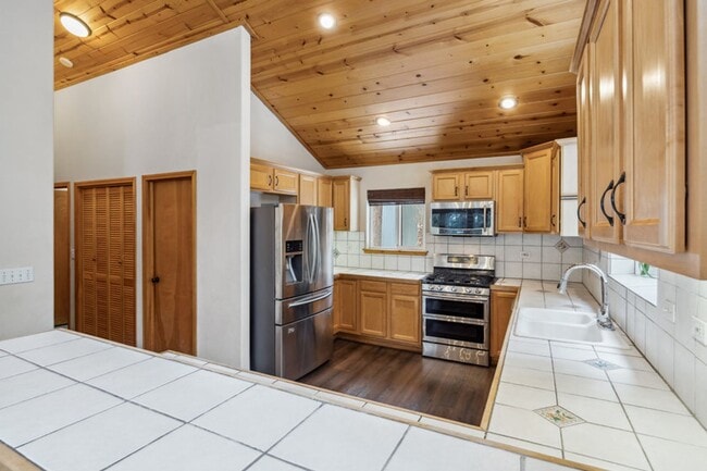 Building Photo - Spacious Prosser Lakeview Estates Long Term Rental