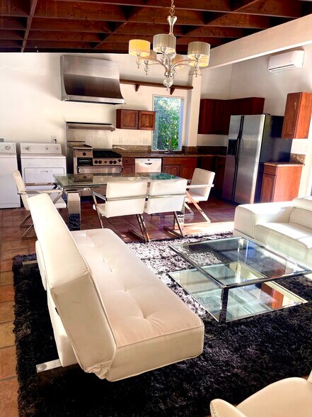 living room - 2366 Nichols Canyon Rd