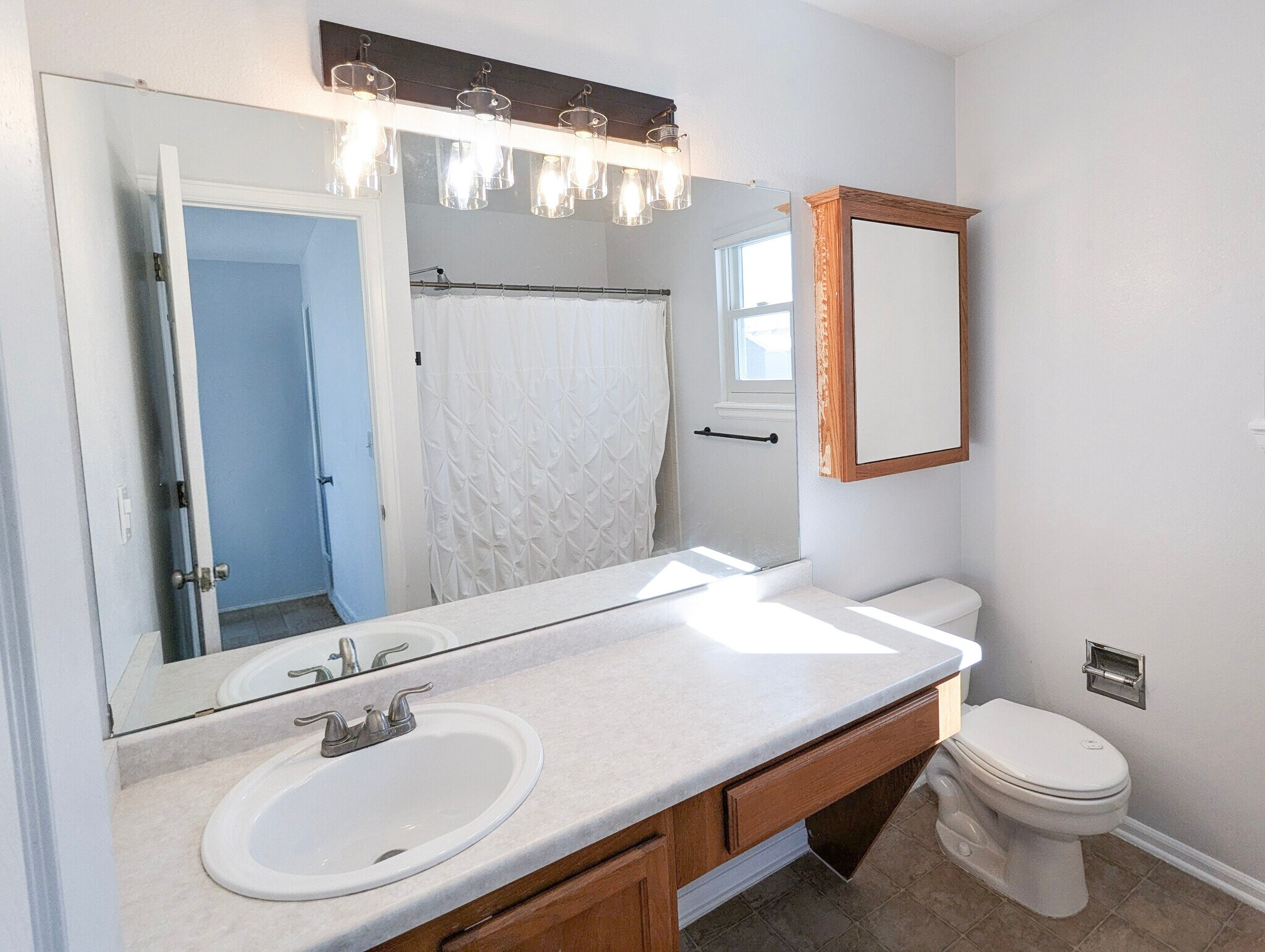 Building Photo - 307 Benton St