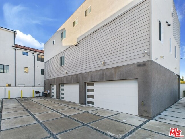 Building Photo - 14525 Killion St