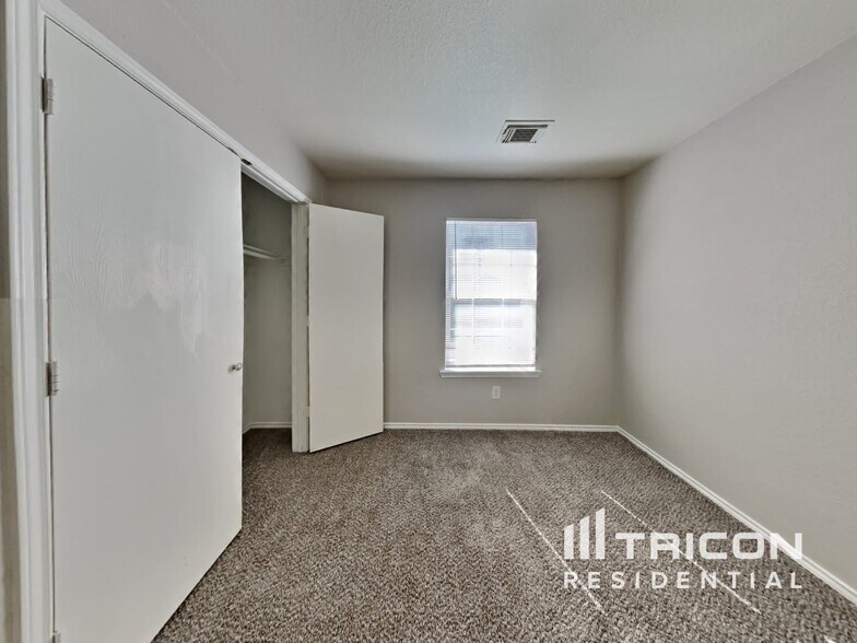 Building Photo - 12439 Sterlingstone Dr