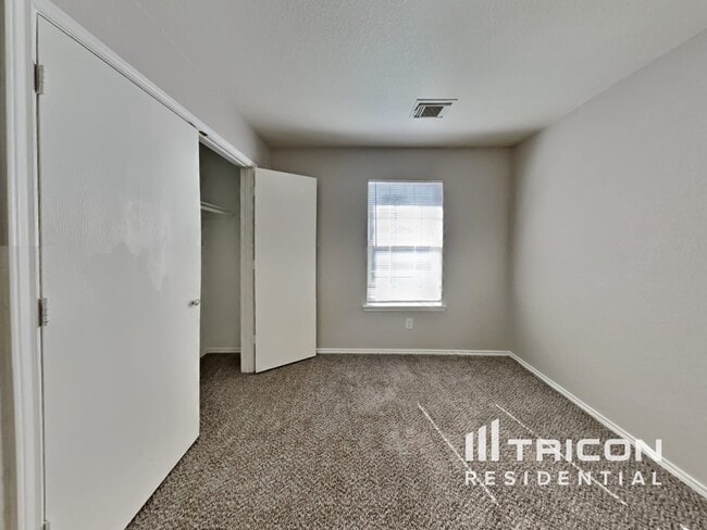 Building Photo - 12439 Sterlingstone Dr