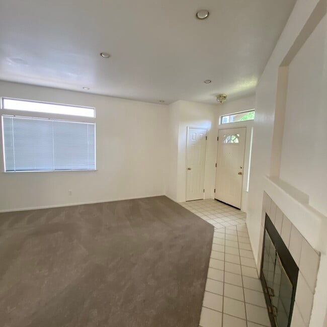 Building Photo - 3bd/2ba home for rent in Sacramento!