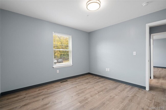 Building Photo - 20 Oak St