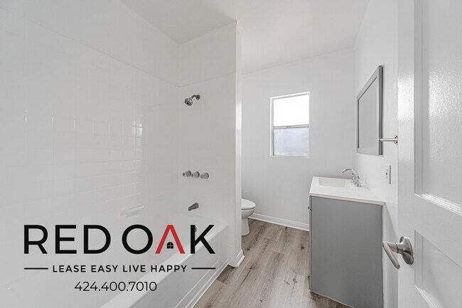 Building Photo - 5164 Clinton St