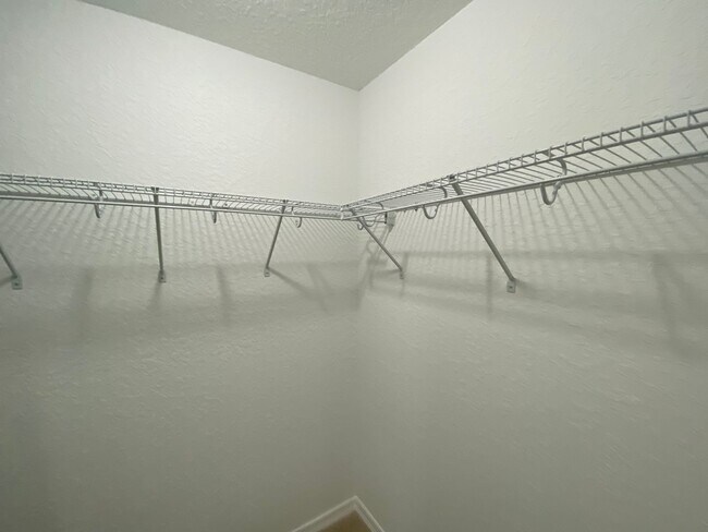 Building Photo - Custom Home - Desirable SW Ocala Neighborhood 3/2/2 **Won't Last**