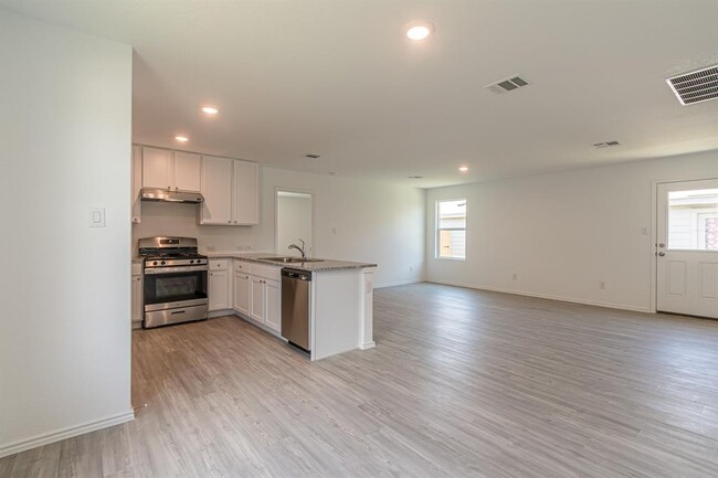 Building Photo - 6406 Reuben Kemper