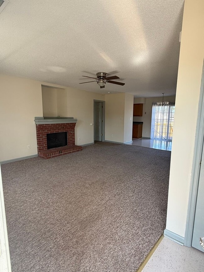 Building Photo - Country Charm