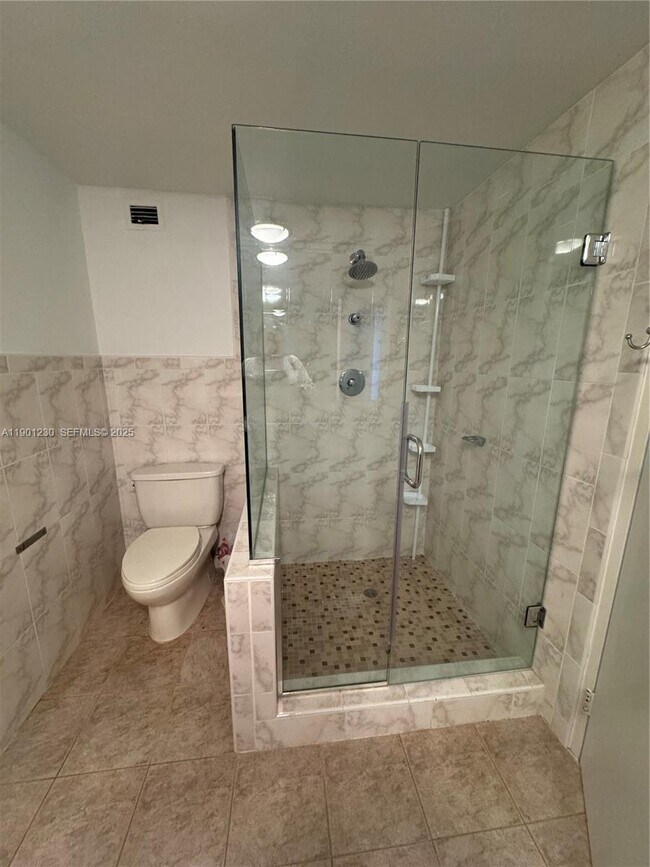 Building Photo - 5255 Collins Ave