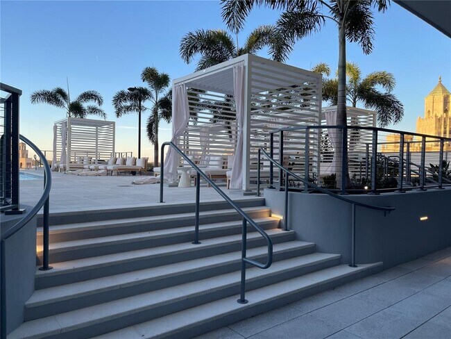 Building Photo - 400 Central Ave