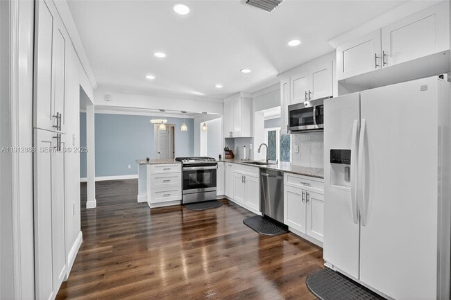 Building Photo - 7920 Alhambra Blvd