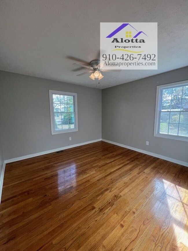 Building Photo - 3662 Golfview Rd