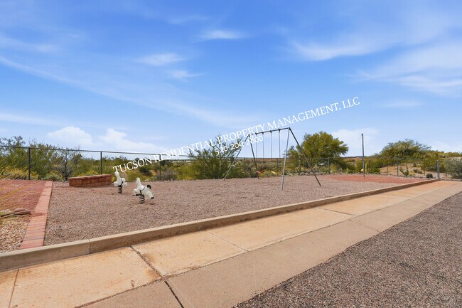 Building Photo - 9960 E Banister Dr