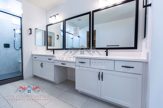 Building Photo - 15075 W McKinley St