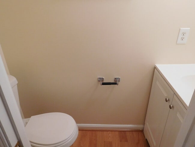 Building Photo - Renovated Townhome in the Heart of Bethesd...