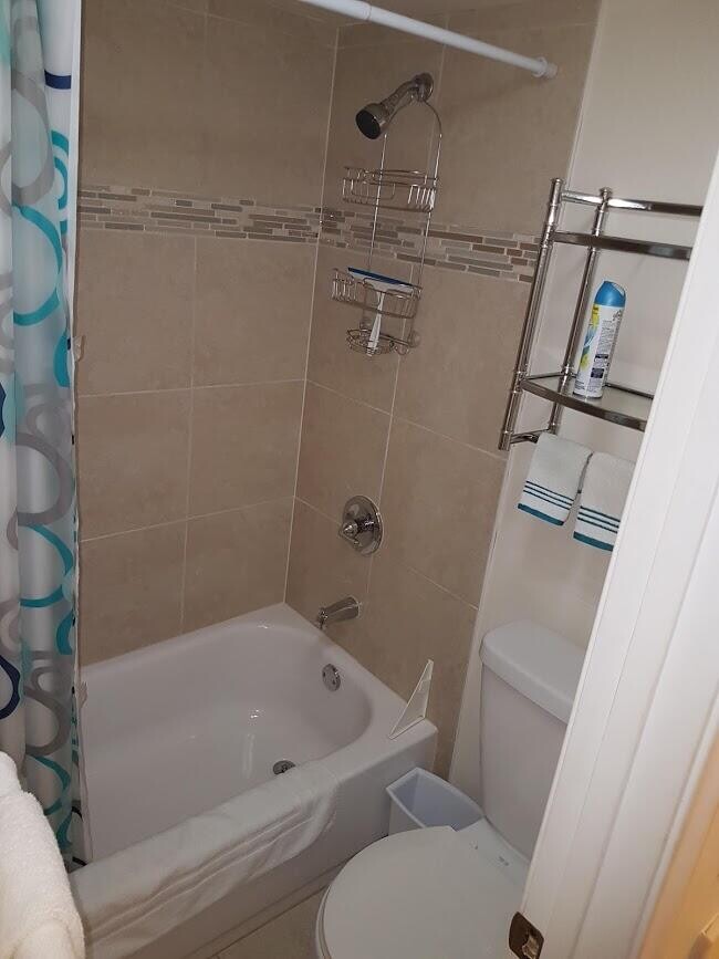 Building Photo - 3776 Inverrary Blvd