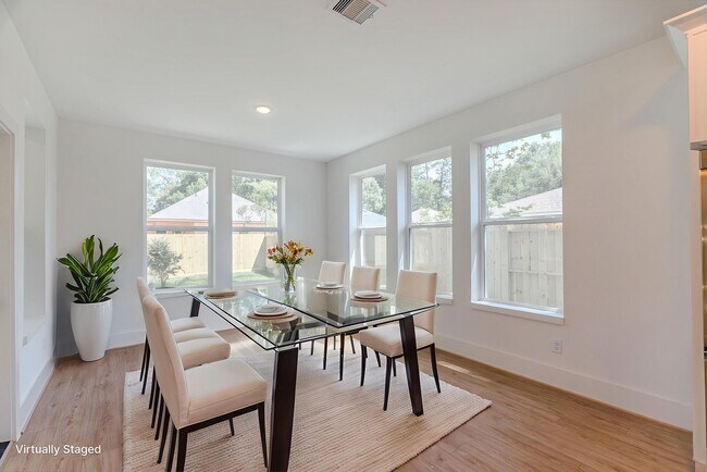 Building Photo - 3203 Hemingway Dr