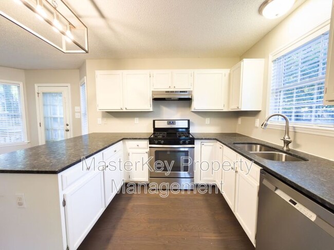 Building Photo - 251 Tillamook Dr