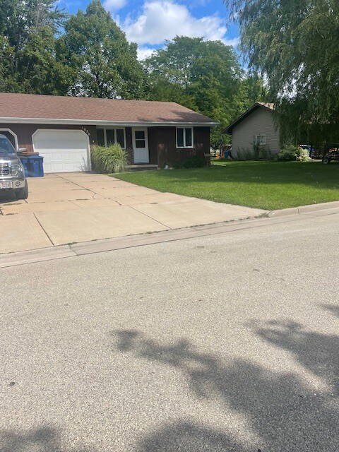 Building Photo - 1026 Stardust Dr