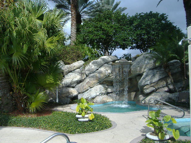 Building Photo - 3rd floor 2bed 2 bath on golf course