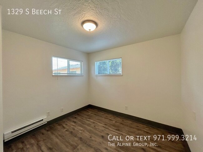 Building Photo - 1329 S Beech St