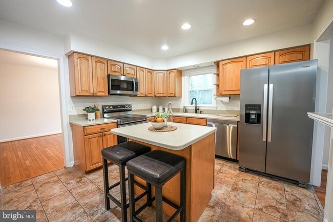 Building Photo - 4230 Avon Dr