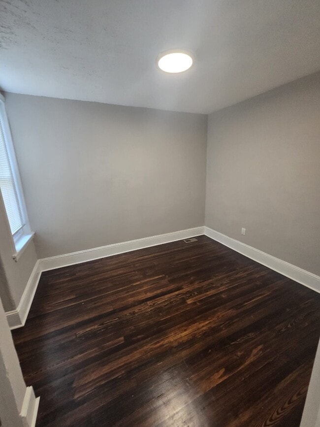 Building Photo - 6349 Elmwood Ave