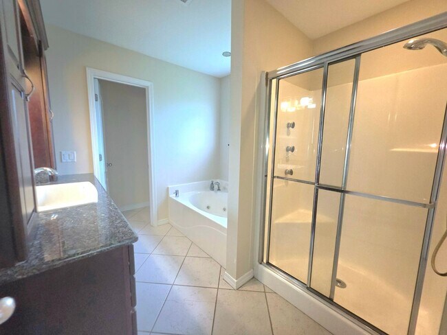 Building Photo - 3/2 Cul-de-Sac Home with Huge Fenced Yard ...