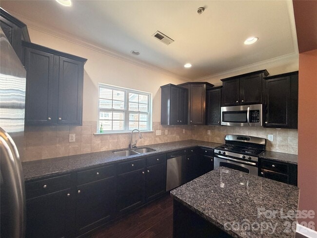 Building Photo - 14635 Juventus St