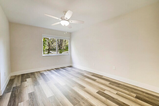 Building Photo - 1235 Mariposa Ave