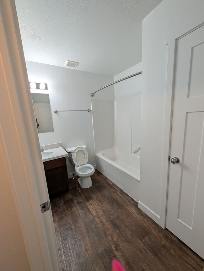 Building Photo - January Rent Free! 3 Bed 2 Bath Townhouse for Rent!