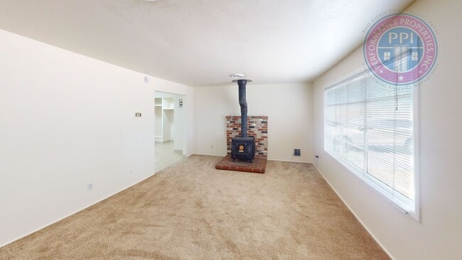 Building Photo - Charming Home in NE Parkrose , David Dougl...