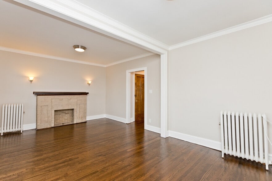 Building Photo - 5306 N Ashland Ave