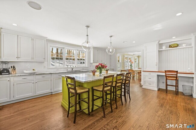 Building Photo - 61 Bittersweet Ln