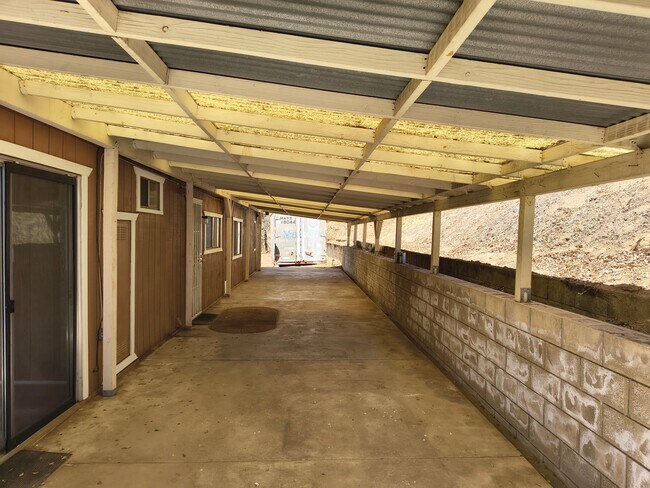 Building Photo - 35468 E Kings Canyon Rd