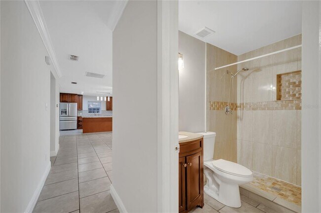 Building Photo - 1395 Meadowbrook St