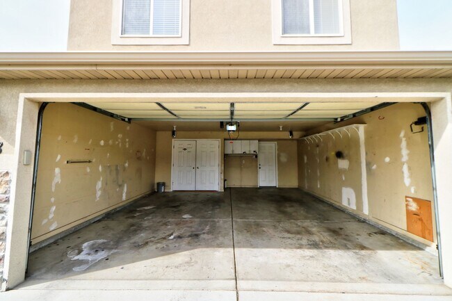 Building Photo - Corner lot with easy access to American Fork and Lehi