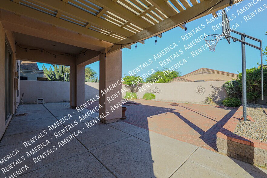 Building Photo - 2126 E Fawn Dr