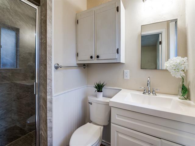 Building Photo - 1429 Amherst Dr