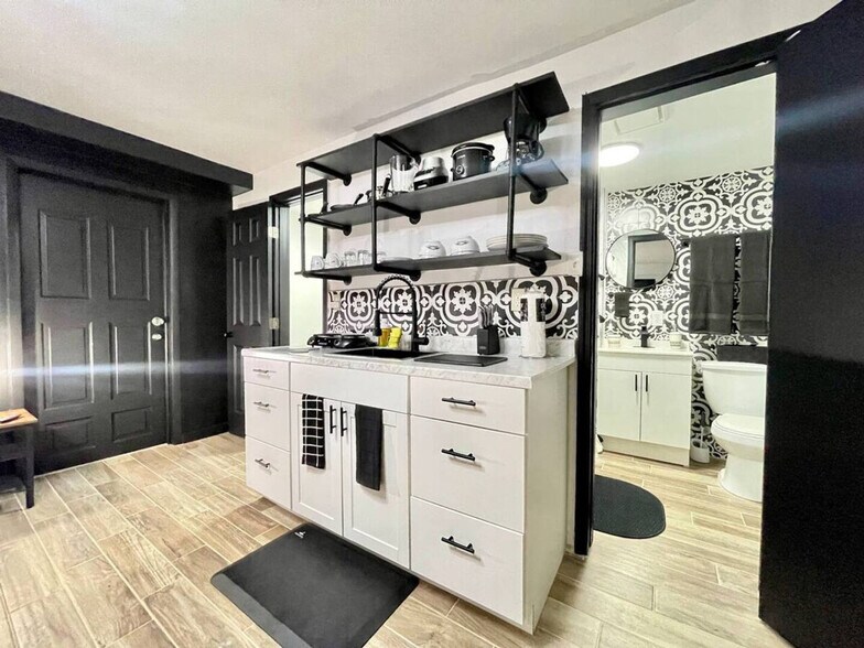 Building Photo - 1731 Grayson Dr