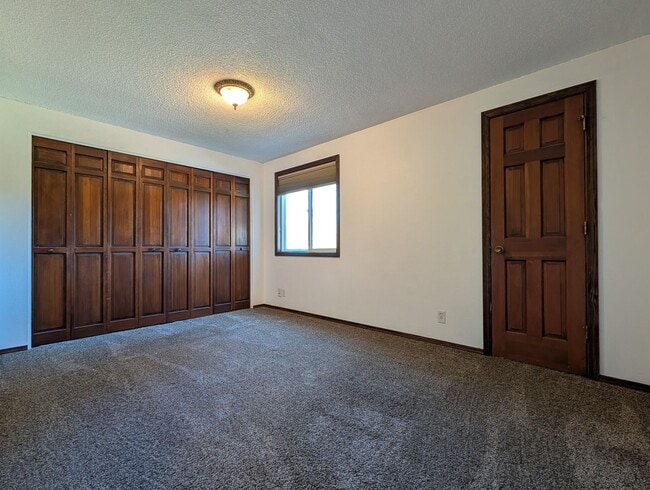 Building Photo - Cute 3 Bedroom, 1 Bath Duplex In Eugene!