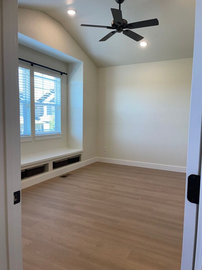 Building Photo - 2159 Scarecrow Rd