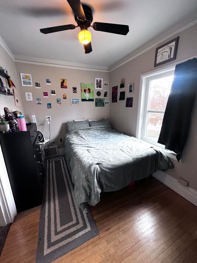 Building Photo - Available June 2025 - 5 Bed, 1 Bath home near campus!