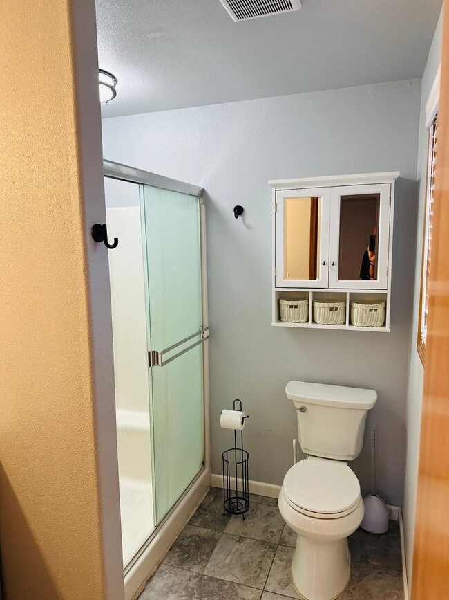 Building Photo - Charmin One Level Home w/ RV Parking