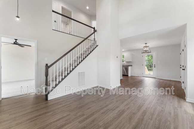 Building Photo - 105 Hillcrest Dr