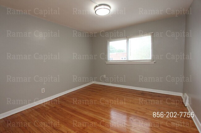 Building Photo - 2442 Wainwright St